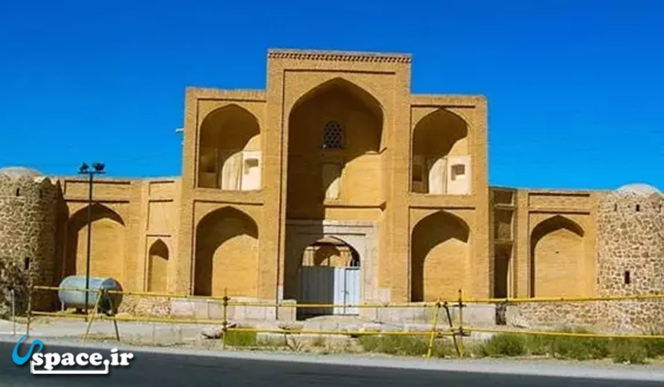 نمای بیرونی کاروانسرای صفوی امین اباد - شهرضا - امین آباد